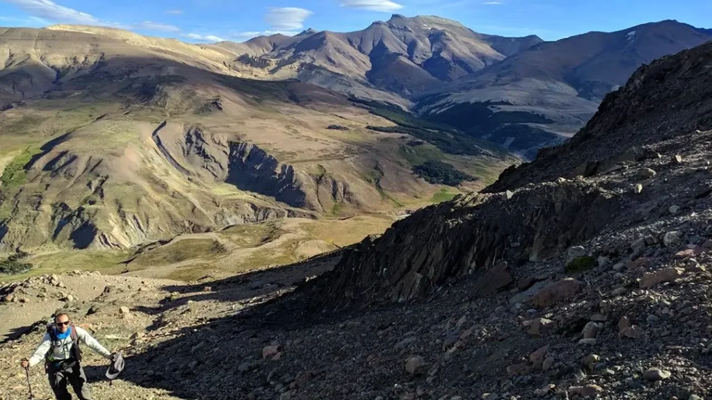 Gran Santa Cruz Trail: Complete Guide to the Most Extreme Trekking in Patagonia 2 Sendero Gran Santa Cruz